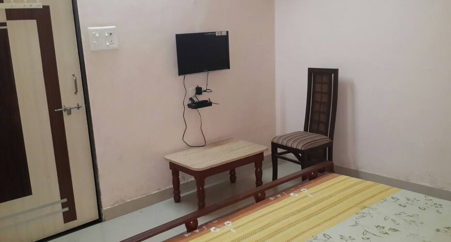 Poonam Veg Restaurant and Lodging, Junnar 5